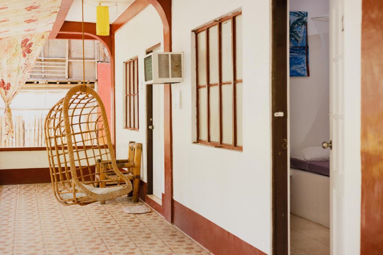 Puerto Galera Hostel Exterior photo